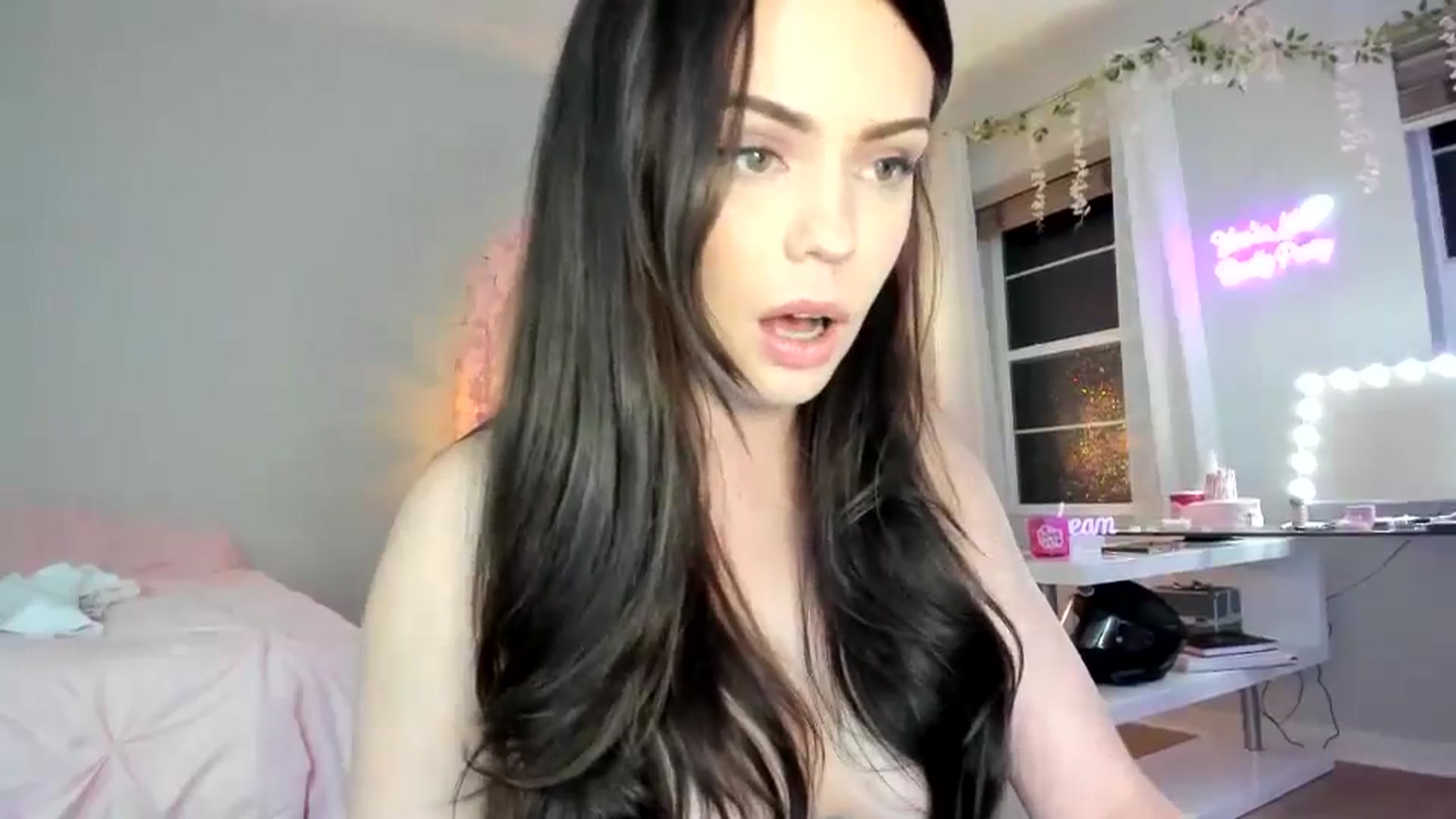 Gallery image thumbnail from BrinaNellie_'s myfreecams stream on, 06/06/2024, 03:59 image 18 of 20