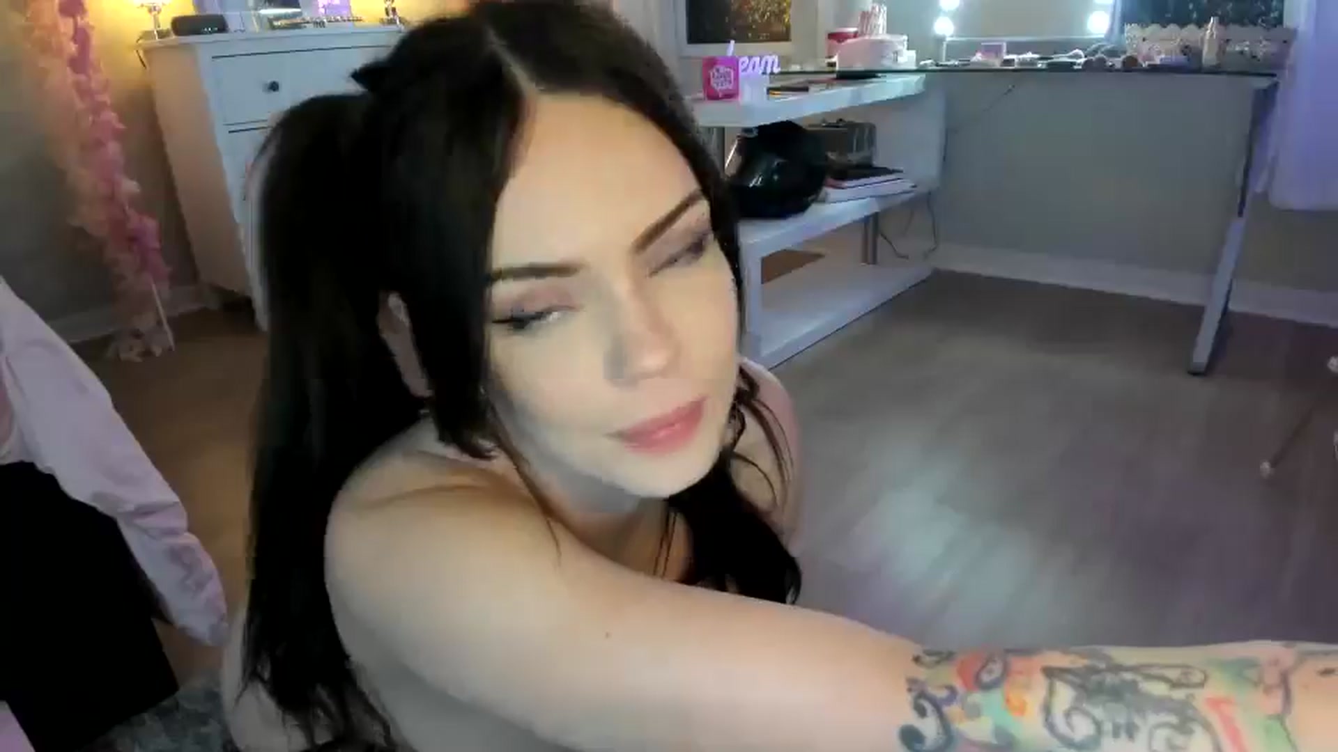 Gallery image thumbnail from BrinaNellie_'s myfreecams stream on, 06/06/2024, 06:58 image 8 of 20