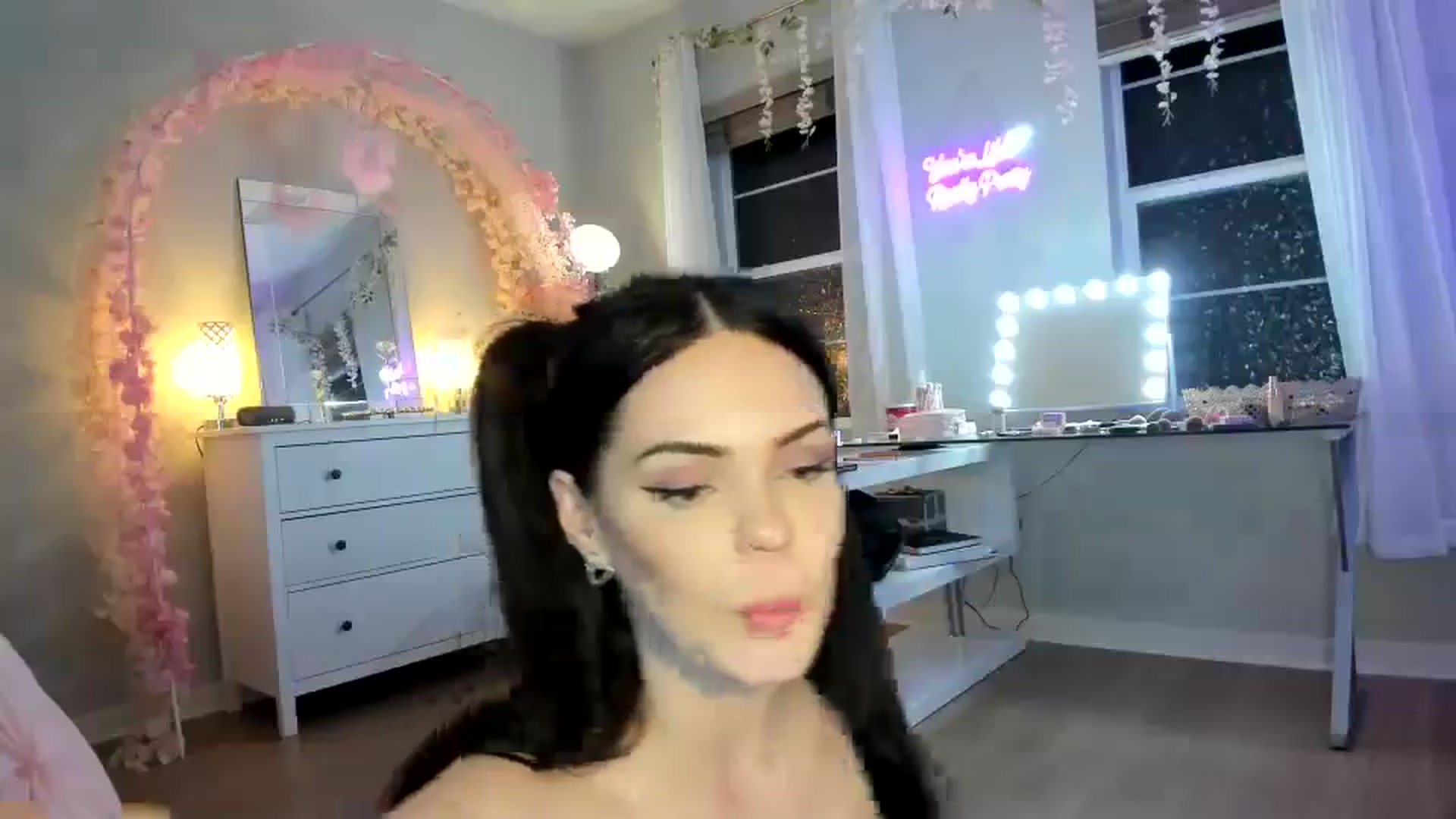 Gallery image thumbnail from BrinaNellie_'s myfreecams stream on, 06/06/2024, 06:58 image 14 of 20