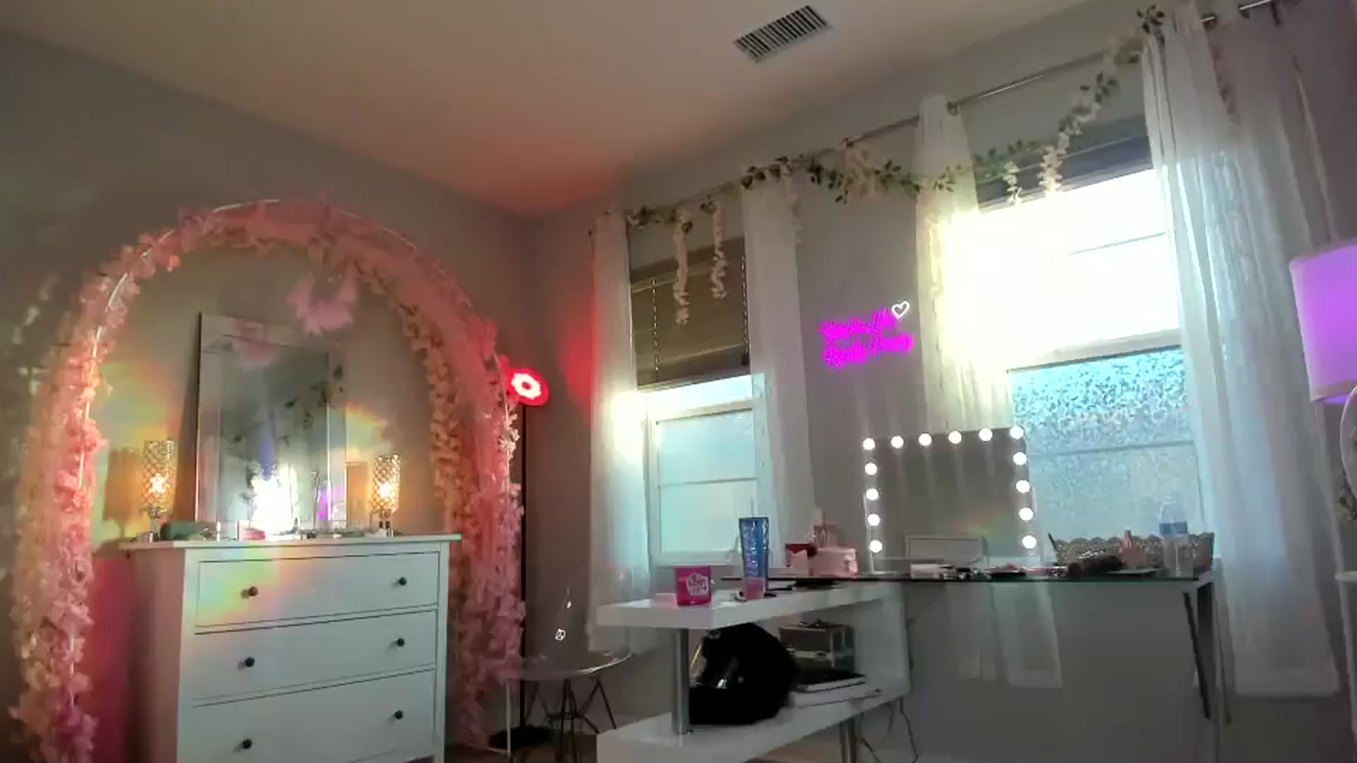 Gallery image thumbnail from BrinaNellie_'s myfreecams stream on, 06/07/2024, 02:53 image 10 of 20