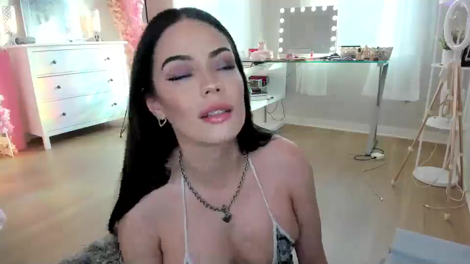 Gallery image thumbnail from BrinaNellie_'s myfreecams stream on, 06/08/2024, 01:38 image 11 of 20