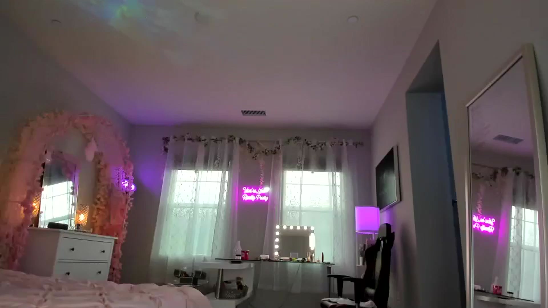 Gallery image thumbnail from BrinaNellie_'s myfreecams stream on, 08/12/2024, 03:04 image 3 of 20