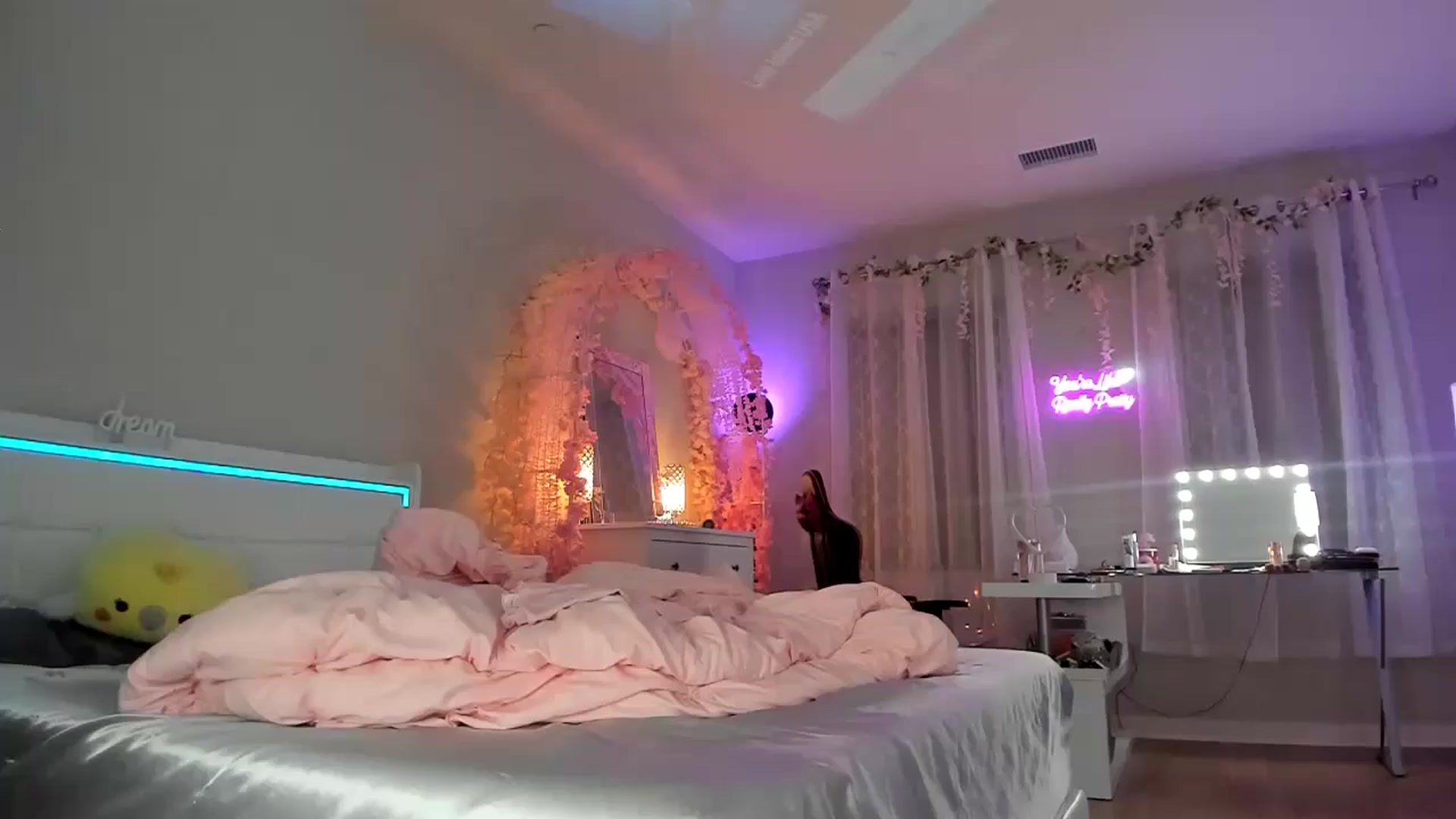 Gallery image thumbnail from BrinaNellie_'s myfreecams stream on, 08/16/2024, 09:22 image 1 of 20