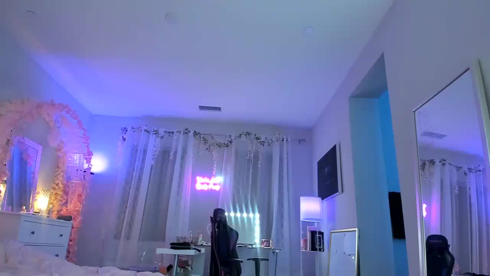 Gallery image thumbnail from BrinaNellie_'s myfreecams stream on, 09/04/2024, 05:11 image 8 of 20