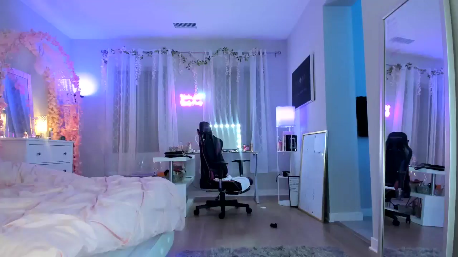 Gallery image thumbnail from BrinaNellie_'s myfreecams stream on, 09/04/2024, 06:13 image 15 of 20