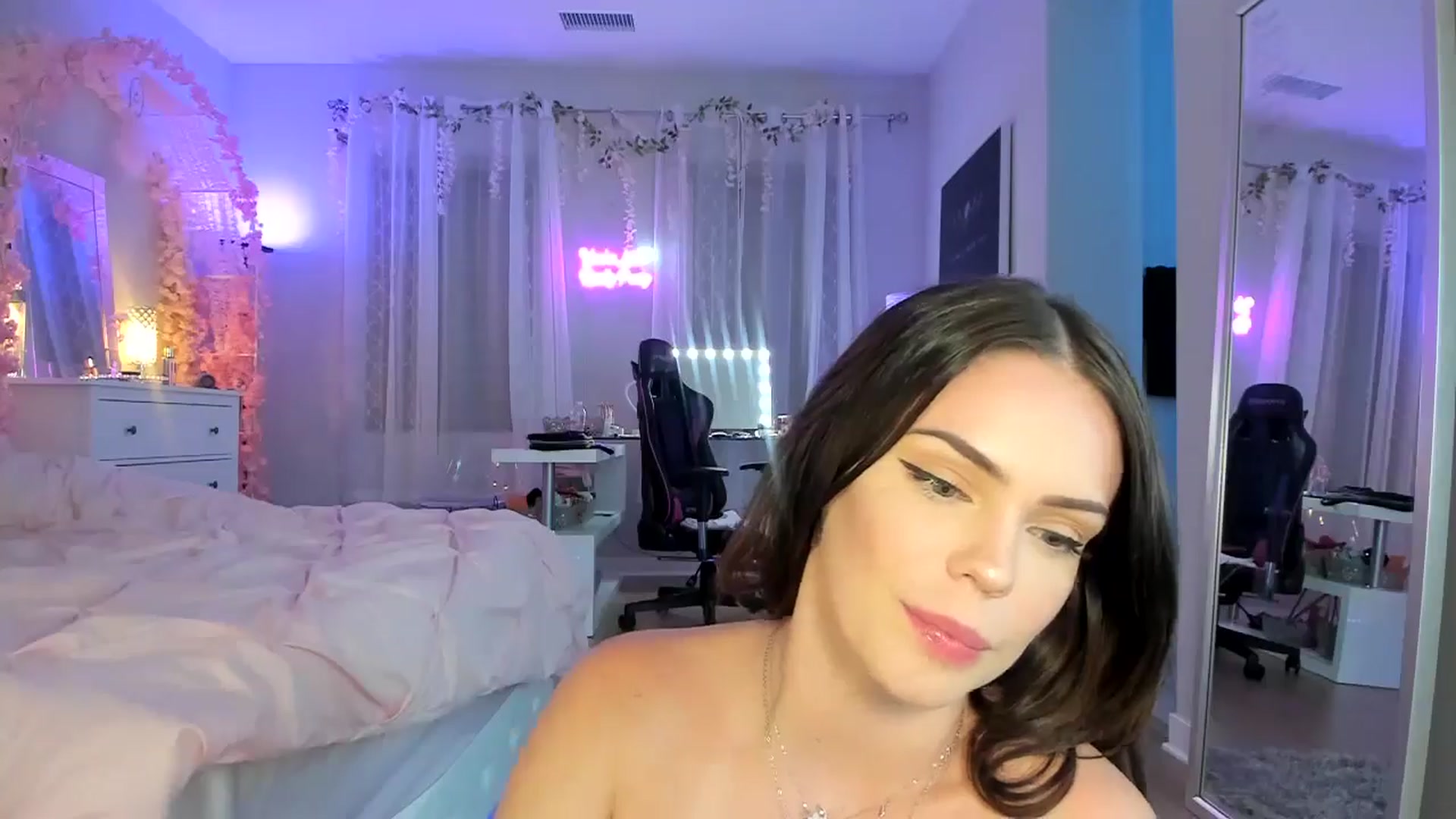 Gallery image thumbnail from BrinaNellie_'s myfreecams stream on, 09/04/2024, 06:37 image 4 of 20