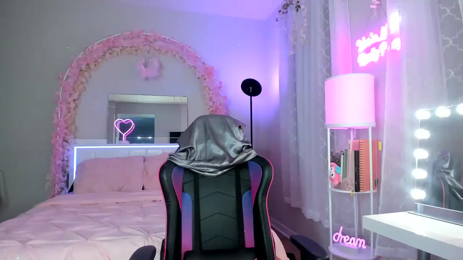 Gallery image thumbnail from BrinaNellie_'s myfreecams stream on, 09/18/2024, 04:28 image 9 of 20
