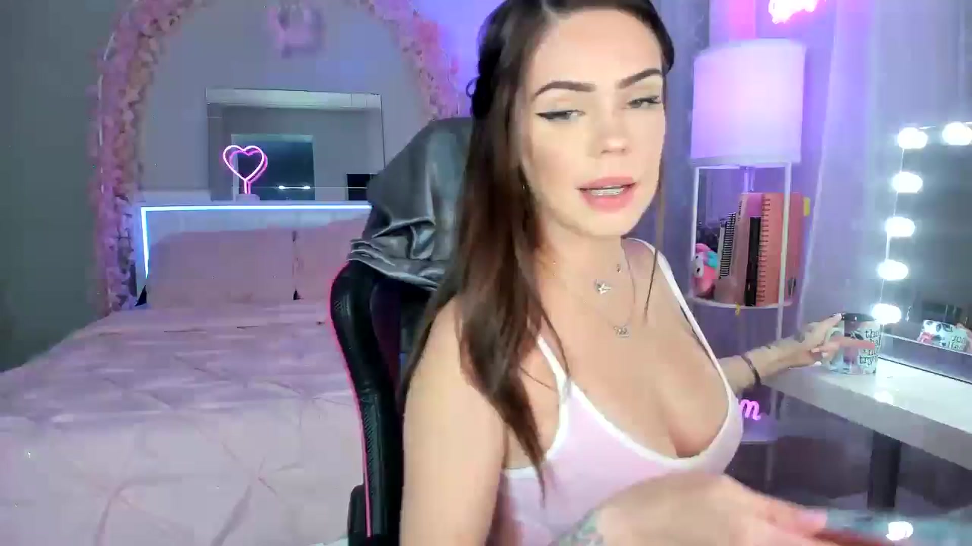 Gallery image thumbnail from BrinaNellie_'s myfreecams stream on, 09/18/2024, 04:28 image 1 of 20