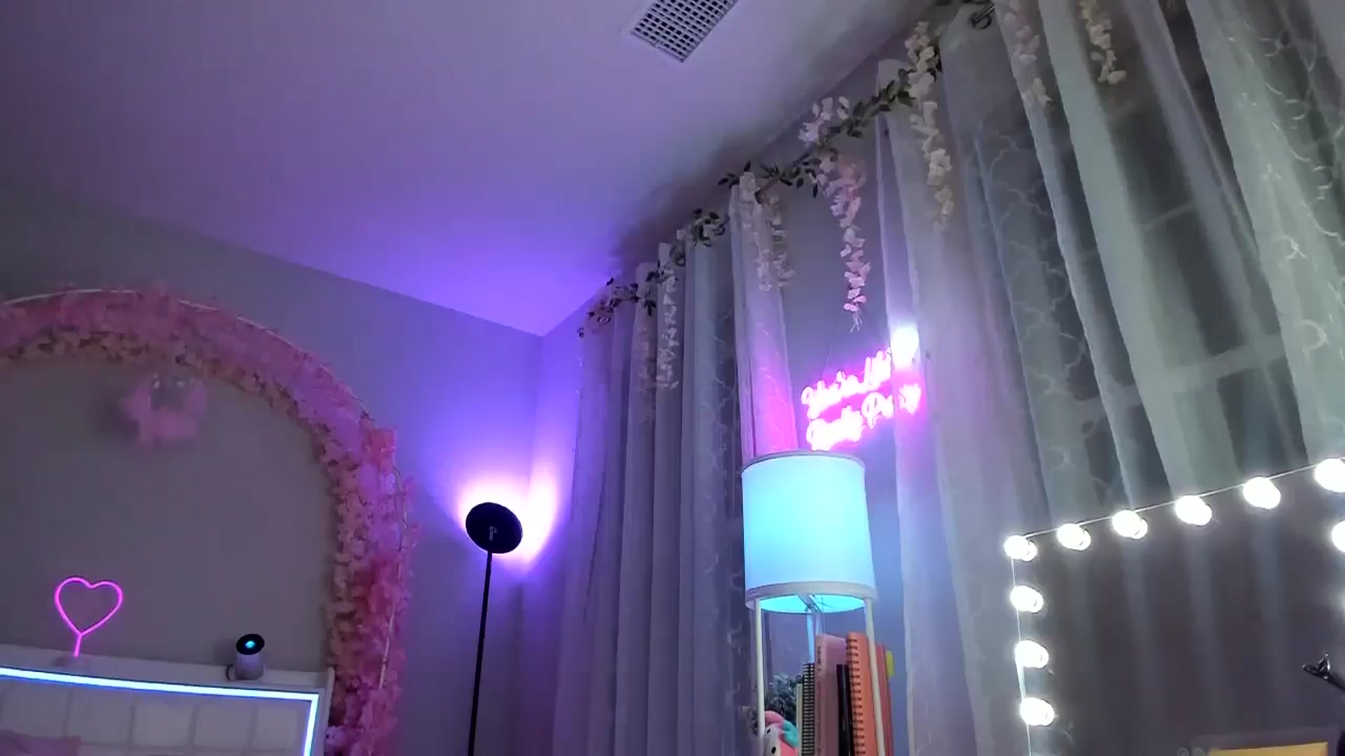 Gallery image thumbnail from BrinaNellie_'s myfreecams stream on, 09/20/2024, 03:07 image 10 of 20