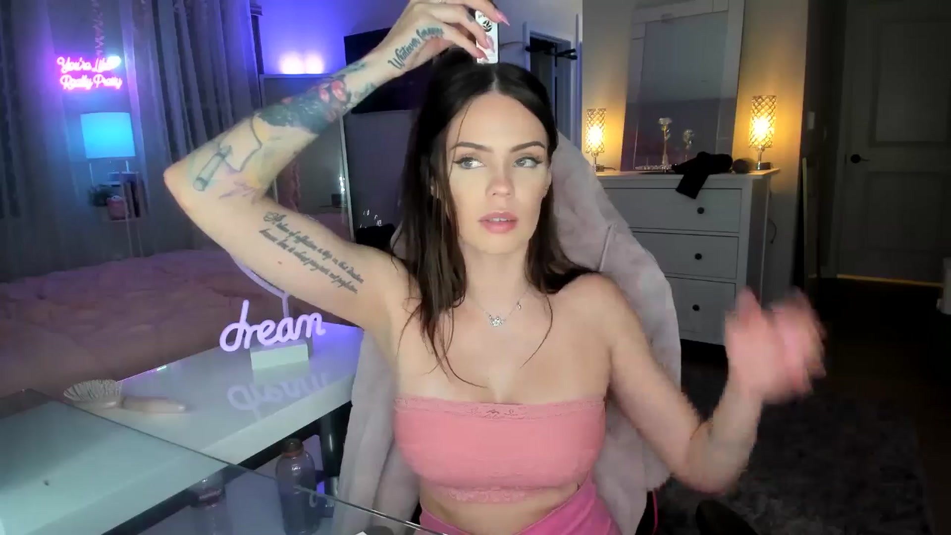 Gallery image thumbnail from BrinaNellie_'s myfreecams stream on, 09/30/2024, 04:59 image 13 of 20
