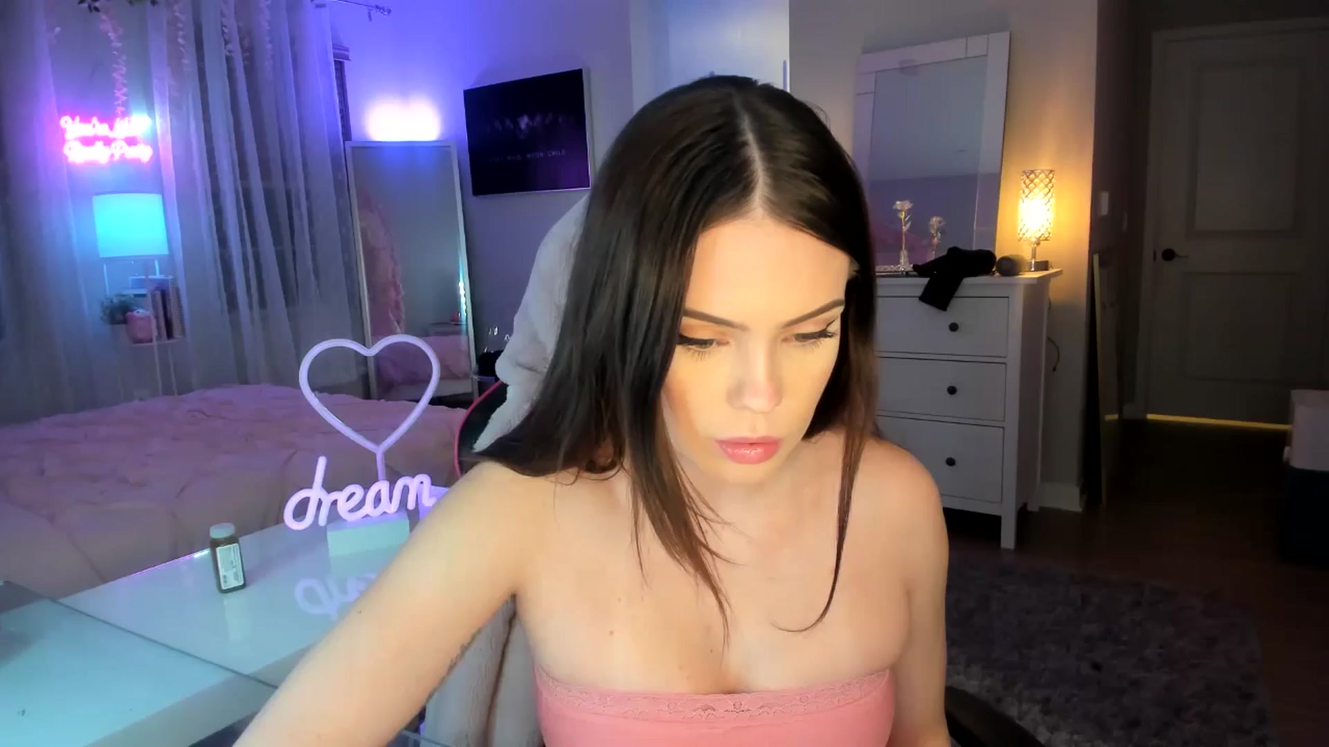 Gallery image thumbnail from BrinaNellie_'s myfreecams stream on, 09/30/2024, 04:59 image 1 of 20