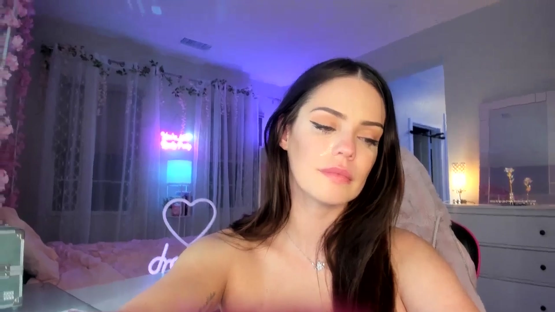 Gallery image thumbnail from BrinaNellie_'s myfreecams stream on, 09/30/2024, 07:22 image 9 of 20