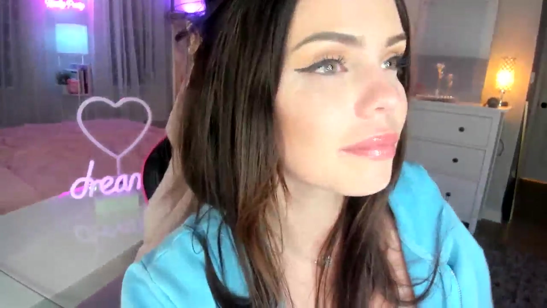 Gallery image thumbnail from BrinaNellie_'s myfreecams stream on, 09/30/2024, 07:58 image 16 of 20