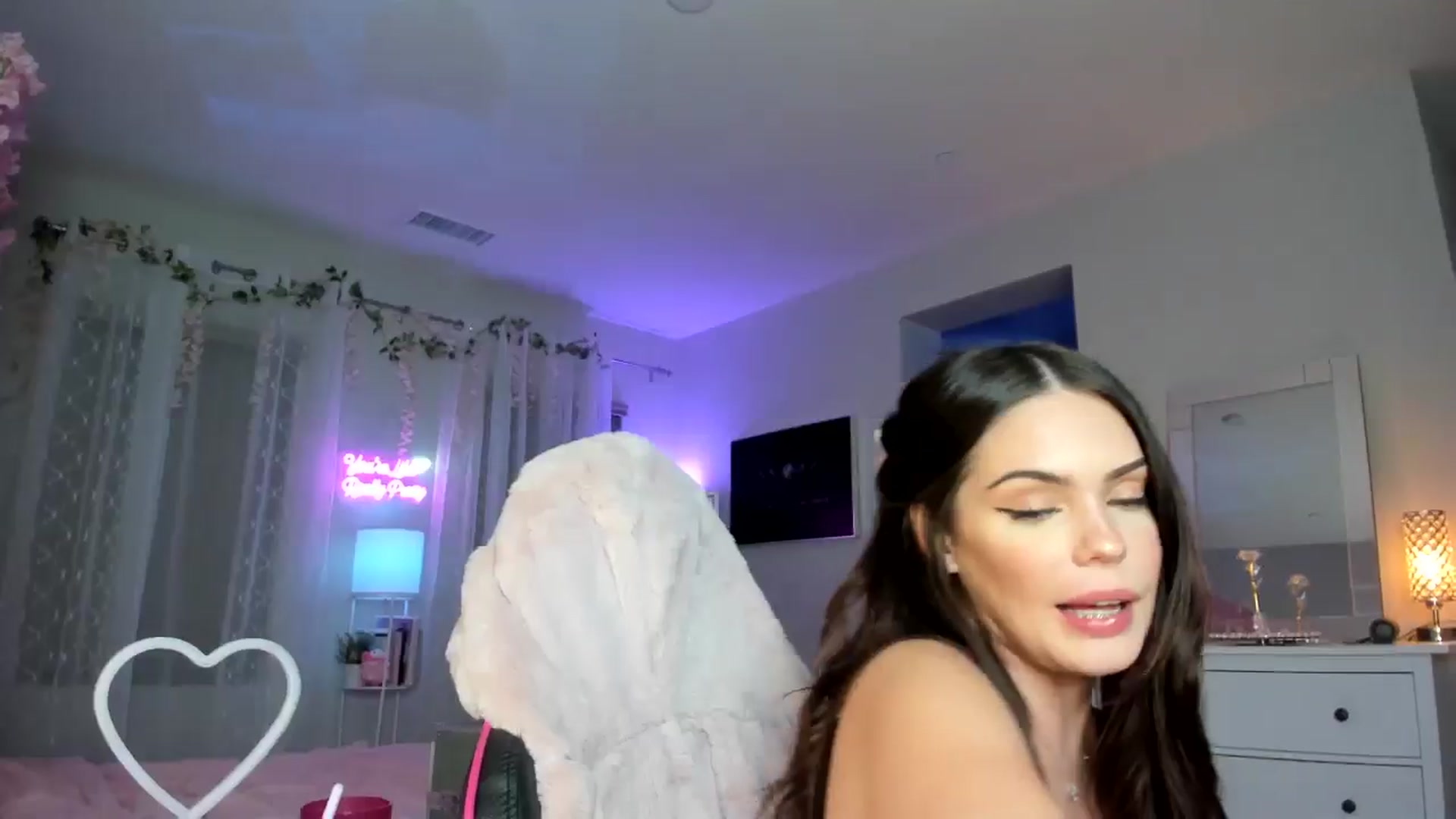 Gallery image thumbnail from BrinaNellie_'s myfreecams stream on, 10/01/2024, 06:21 image 9 of 20