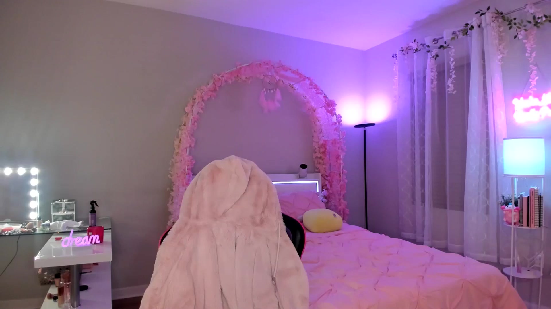 Gallery image thumbnail from BrinaNellie_'s myfreecams stream on, 10/03/2024, 03:17 image 8 of 20