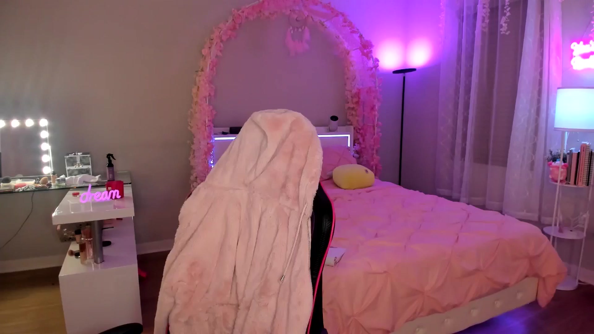 Gallery image thumbnail from BrinaNellie_'s myfreecams stream on, 10/03/2024, 03:17 image 19 of 20
