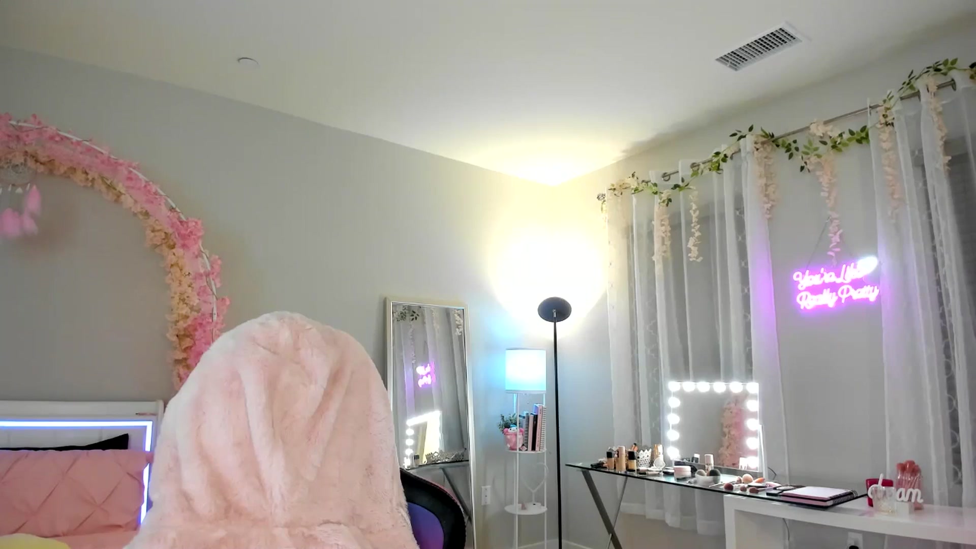 Gallery image thumbnail from BrinaNellie_'s myfreecams stream on, 10/10/2024, 09:06 image 18 of 20