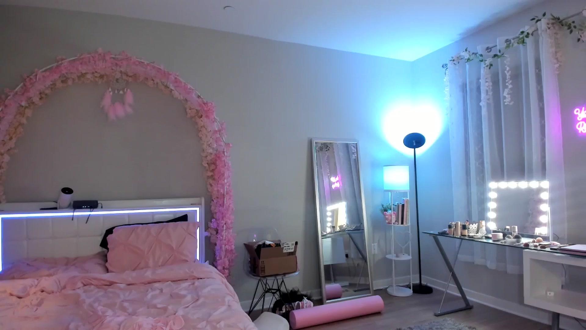 Gallery image thumbnail from BrinaNellie_'s myfreecams stream on, 10/10/2024, 11:19 image 10 of 20