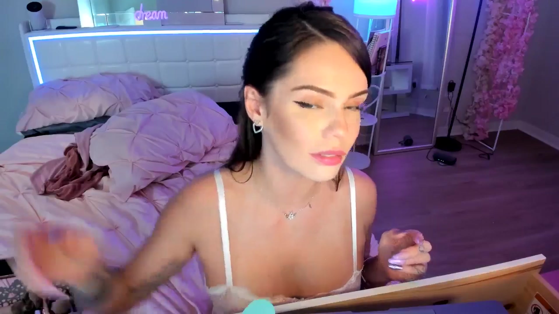 Gallery image thumbnail from BrinaNellie_'s myfreecams stream on, 11/04/2024, 07:38 image 16 of 20