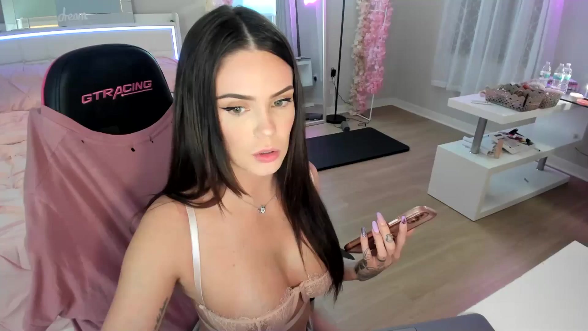 Gallery image thumbnail from BrinaNellie_'s myfreecams stream on, 11/07/2024, 04:03 image 3 of 20