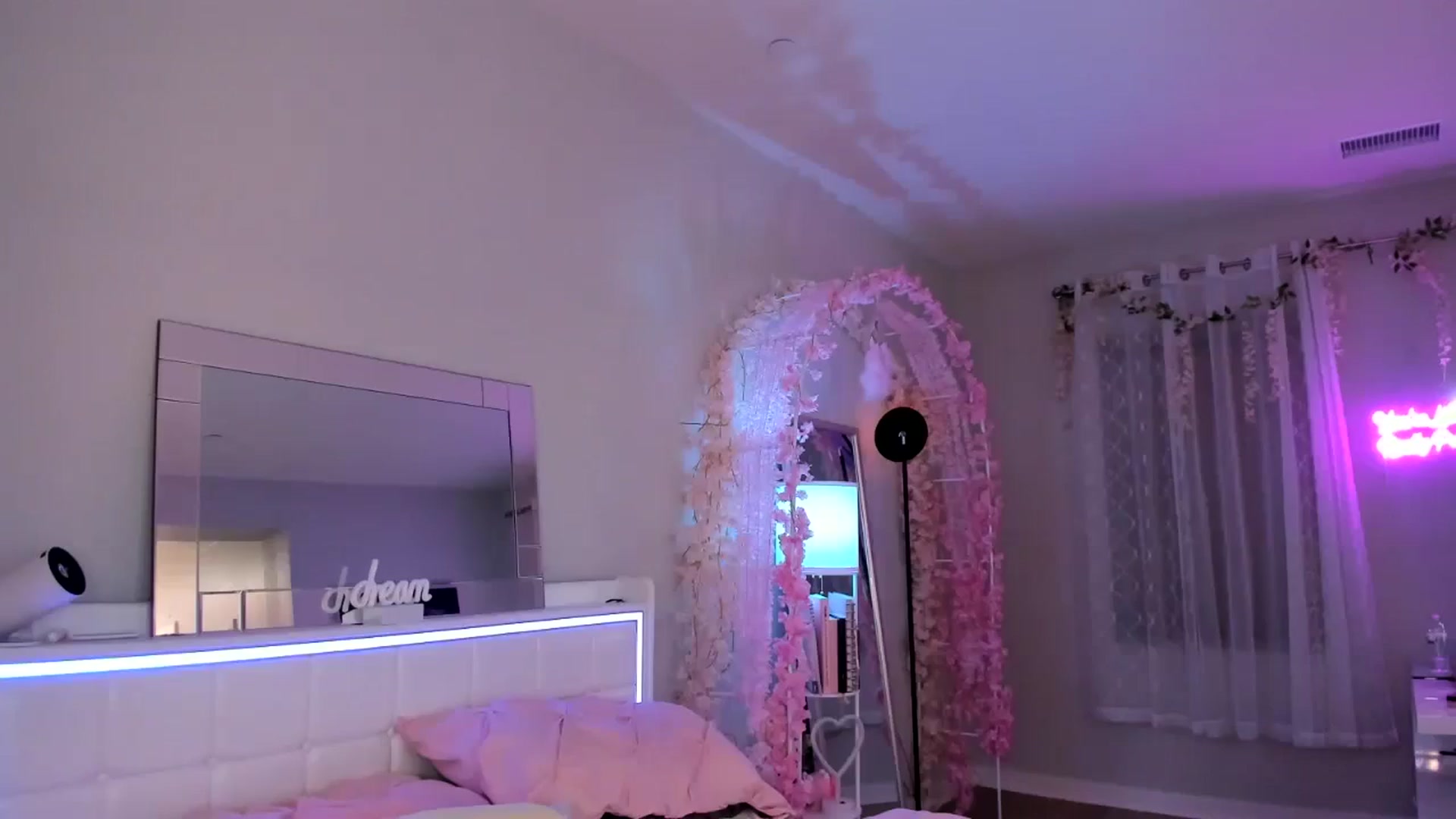Gallery image thumbnail from BrinaNellie_'s myfreecams stream on, 11/15/2024, 08:02 image 2 of 20