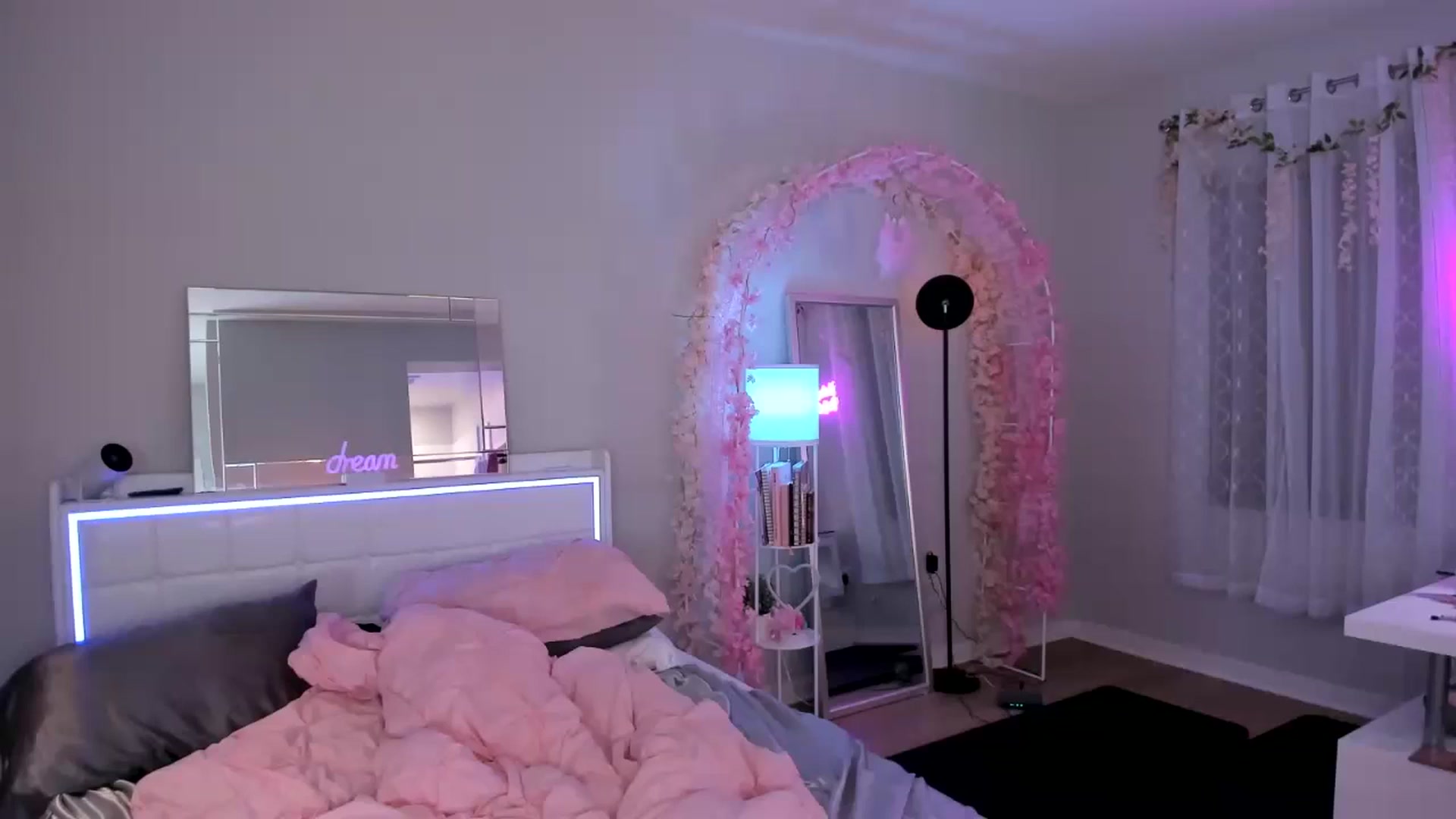 Gallery image thumbnail from BrinaNellie_'s myfreecams stream on, 11/19/2024, 10:43 image 3 of 20
