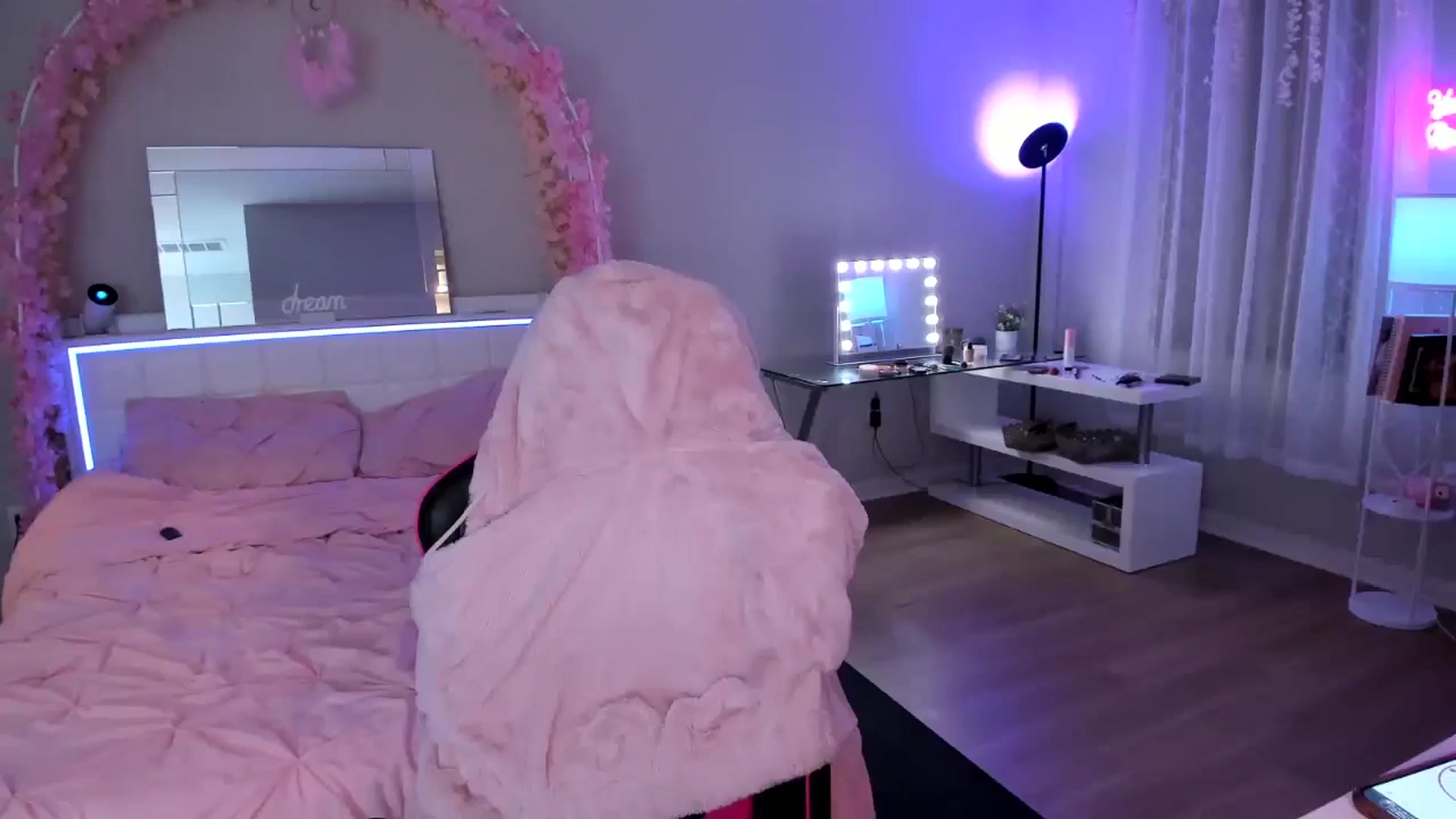 Gallery image thumbnail from BrinaNellie_'s myfreecams stream on, 11/23/2024, 05:24 image 9 of 20