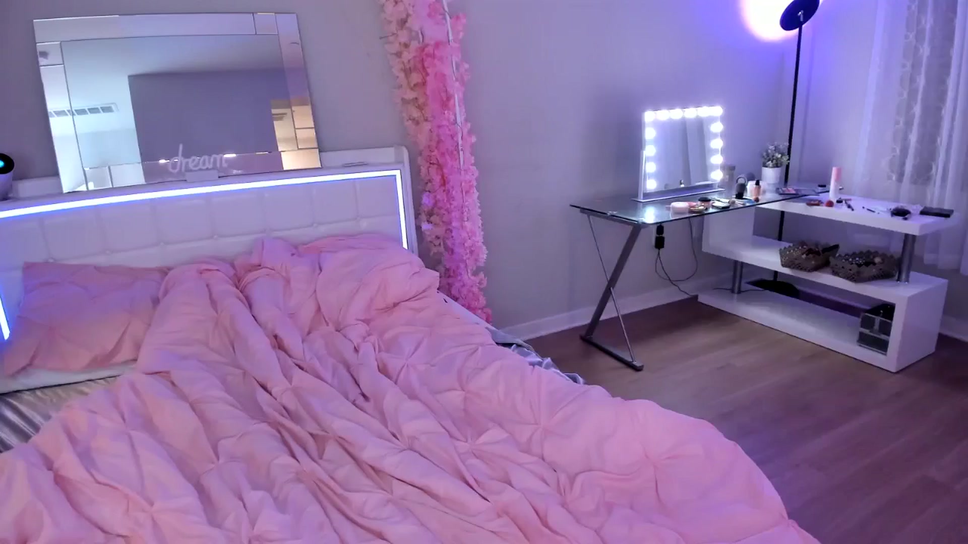 Gallery image thumbnail from BrinaNellie_'s myfreecams stream on, 11/23/2024, 06:50 image 19 of 20