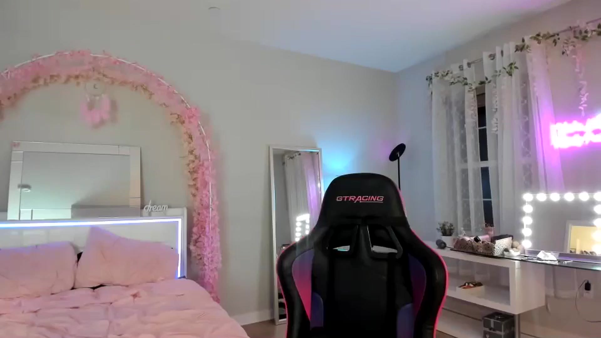 Gallery image thumbnail from BrinaNellie_'s myfreecams stream on, 12/02/2024, 04:02 image 5 of 20