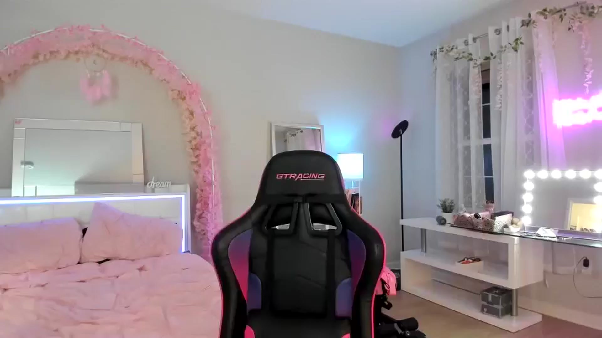 Gallery image thumbnail from BrinaNellie_'s myfreecams stream on, 12/02/2024, 04:02 image 7 of 20
