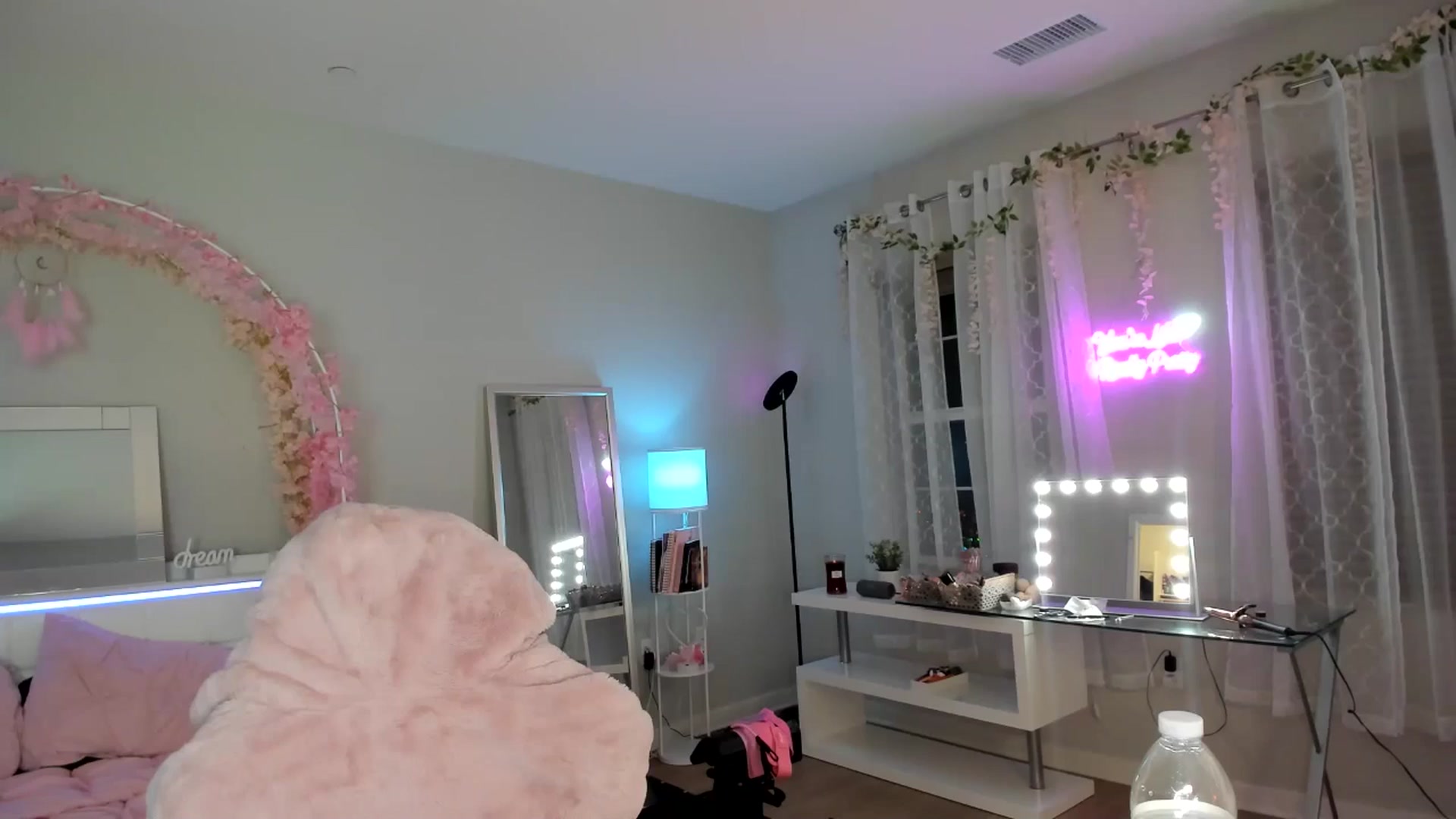 Gallery image thumbnail from BrinaNellie_'s myfreecams stream on, 12/02/2024, 10:44 image 10 of 20