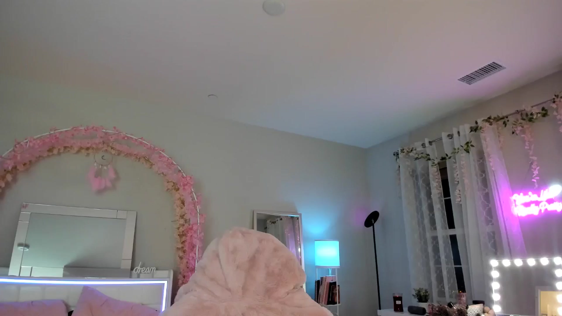 Gallery image thumbnail from BrinaNellie_'s myfreecams stream on, 12/02/2024, 10:44 image 8 of 20