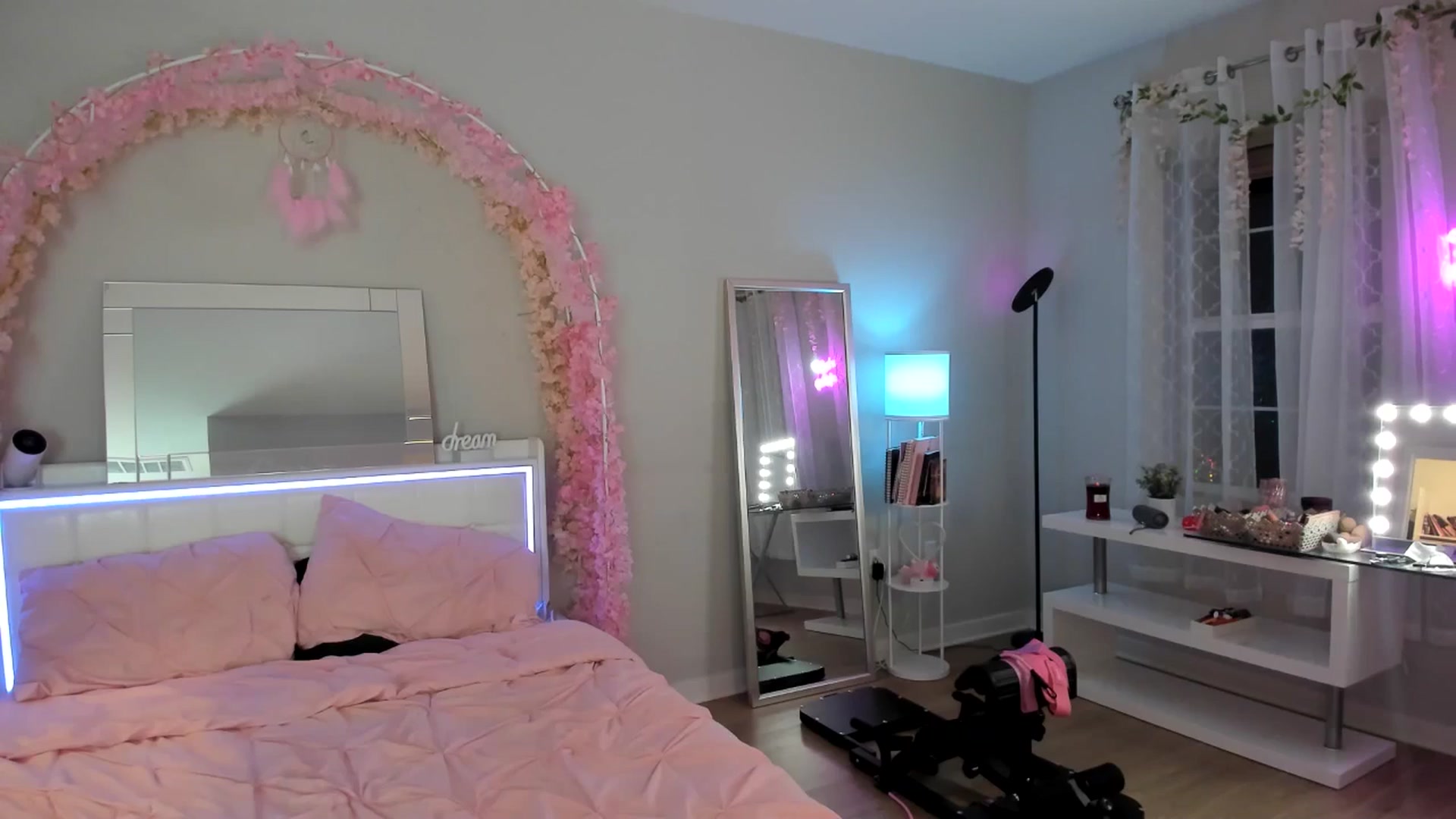 Gallery image thumbnail from BrinaNellie_'s myfreecams stream on, 12/02/2024, 10:44 image 17 of 20