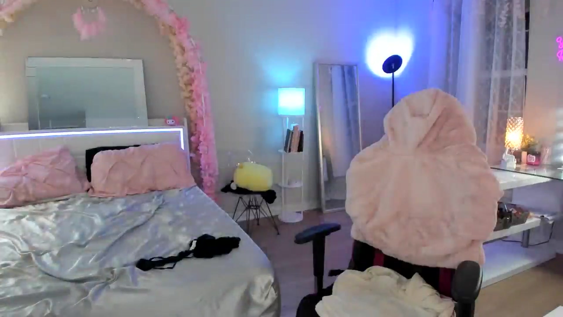 Gallery image thumbnail from BrinaNellie_'s myfreecams stream on, 12/12/2024, 05:15 image 13 of 20