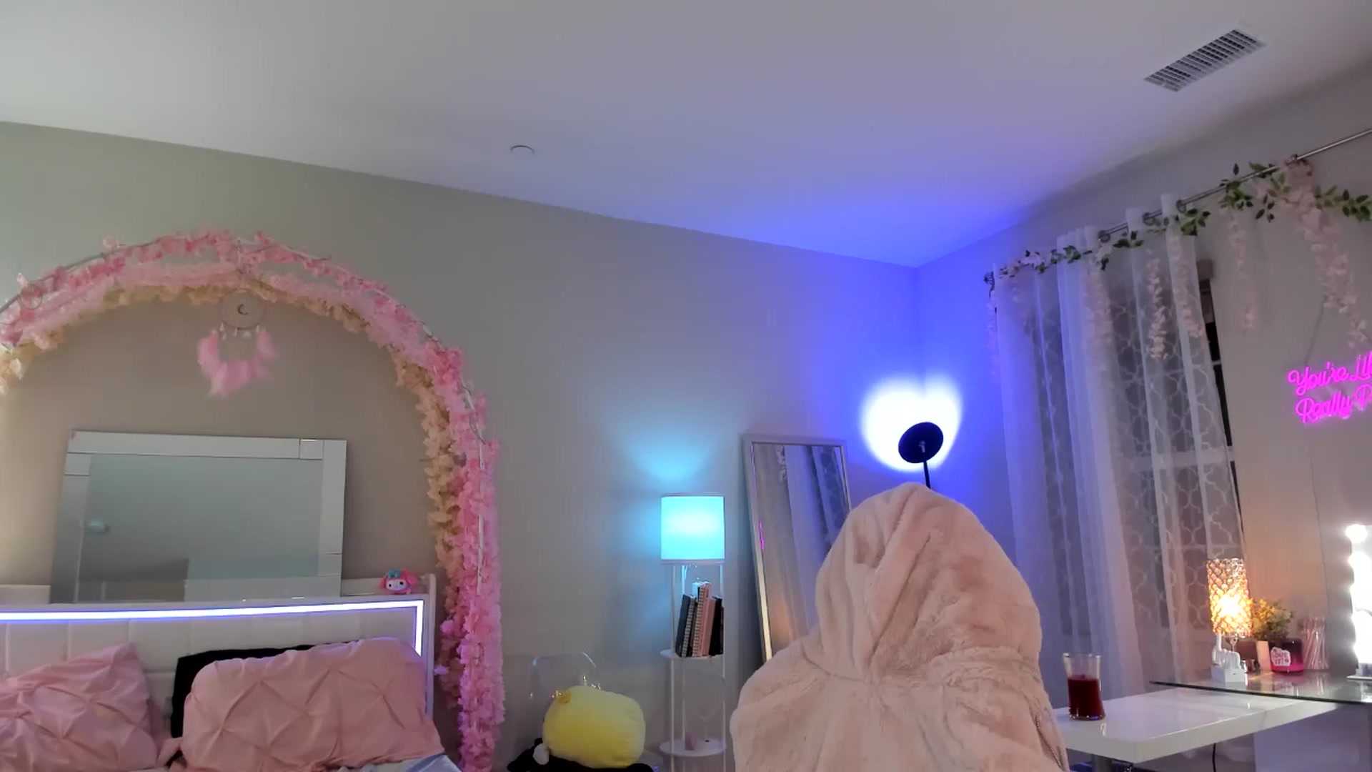Gallery image thumbnail from BrinaNellie_'s myfreecams stream on, 12/12/2024, 05:15 image 2 of 20