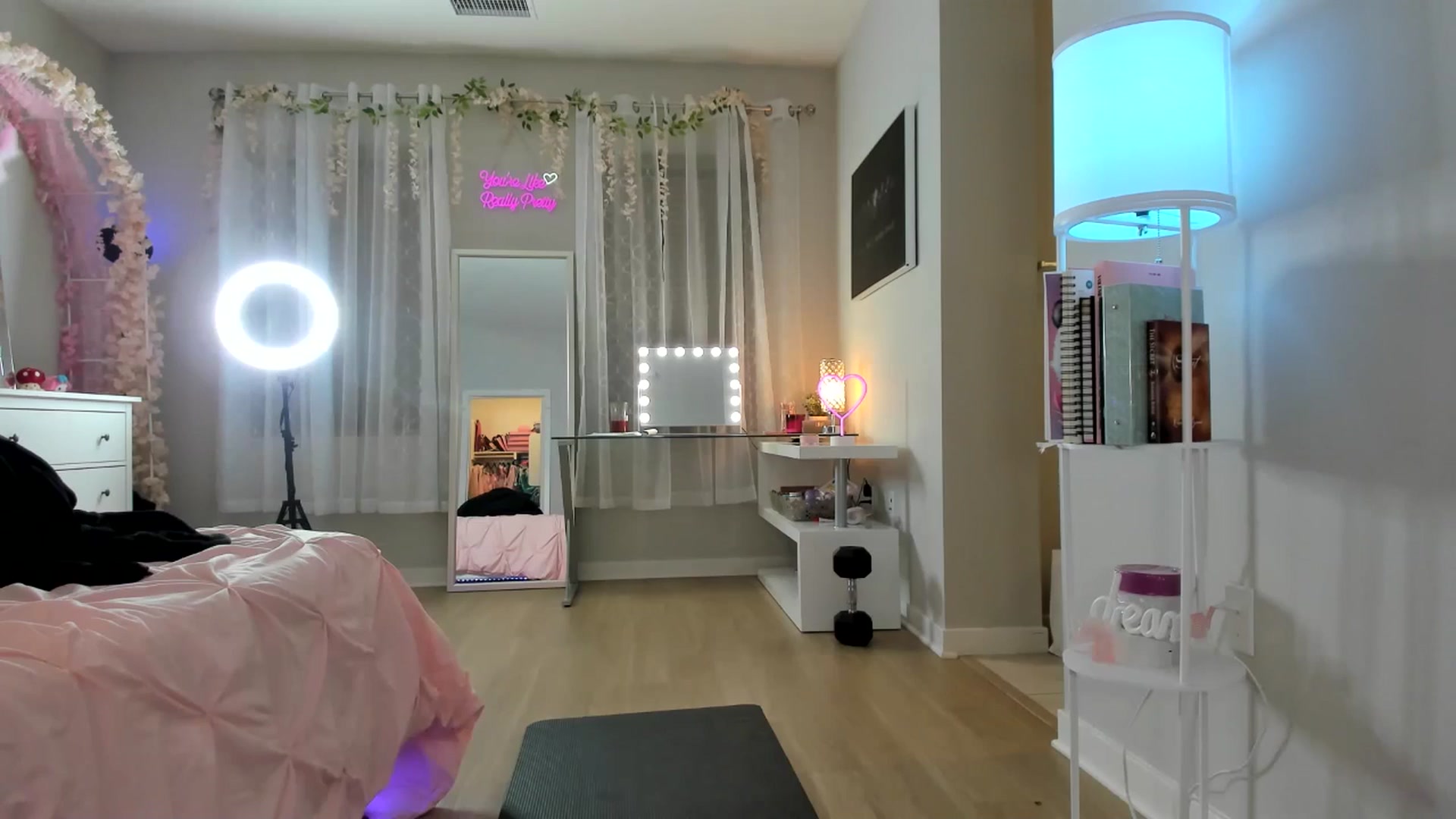 Gallery image thumbnail from BrinaNellie_'s myfreecams stream on, 12/23/2024, 02:33 image 14 of 20