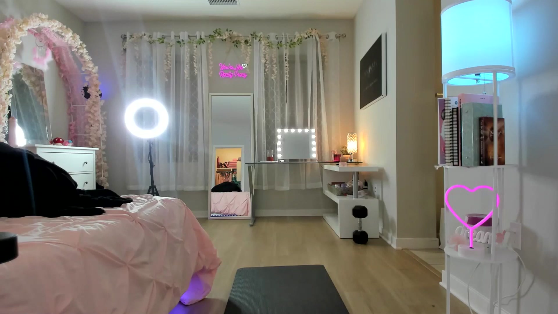 Gallery image thumbnail from BrinaNellie_'s myfreecams stream on, 12/23/2024, 03:55 image 8 of 20