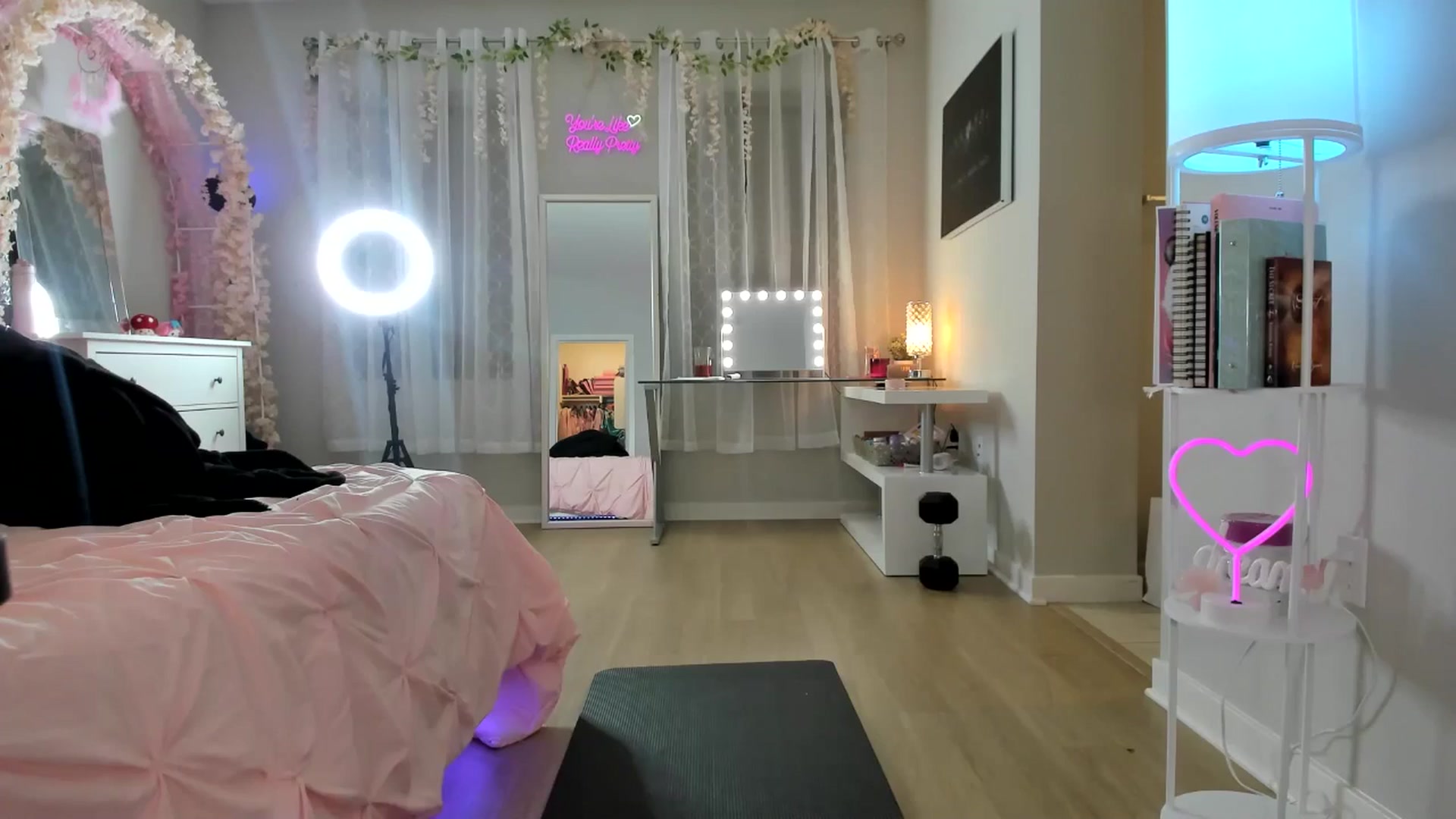 Gallery image thumbnail from BrinaNellie_'s myfreecams stream on, 12/23/2024, 03:55 image 11 of 20