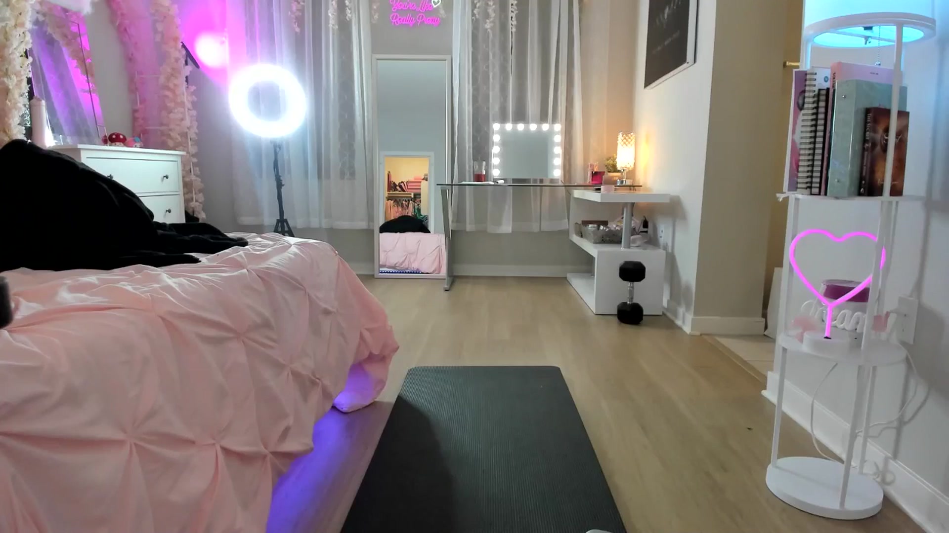 Gallery image thumbnail from BrinaNellie_'s myfreecams stream on, 12/23/2024, 03:55 image 20 of 20