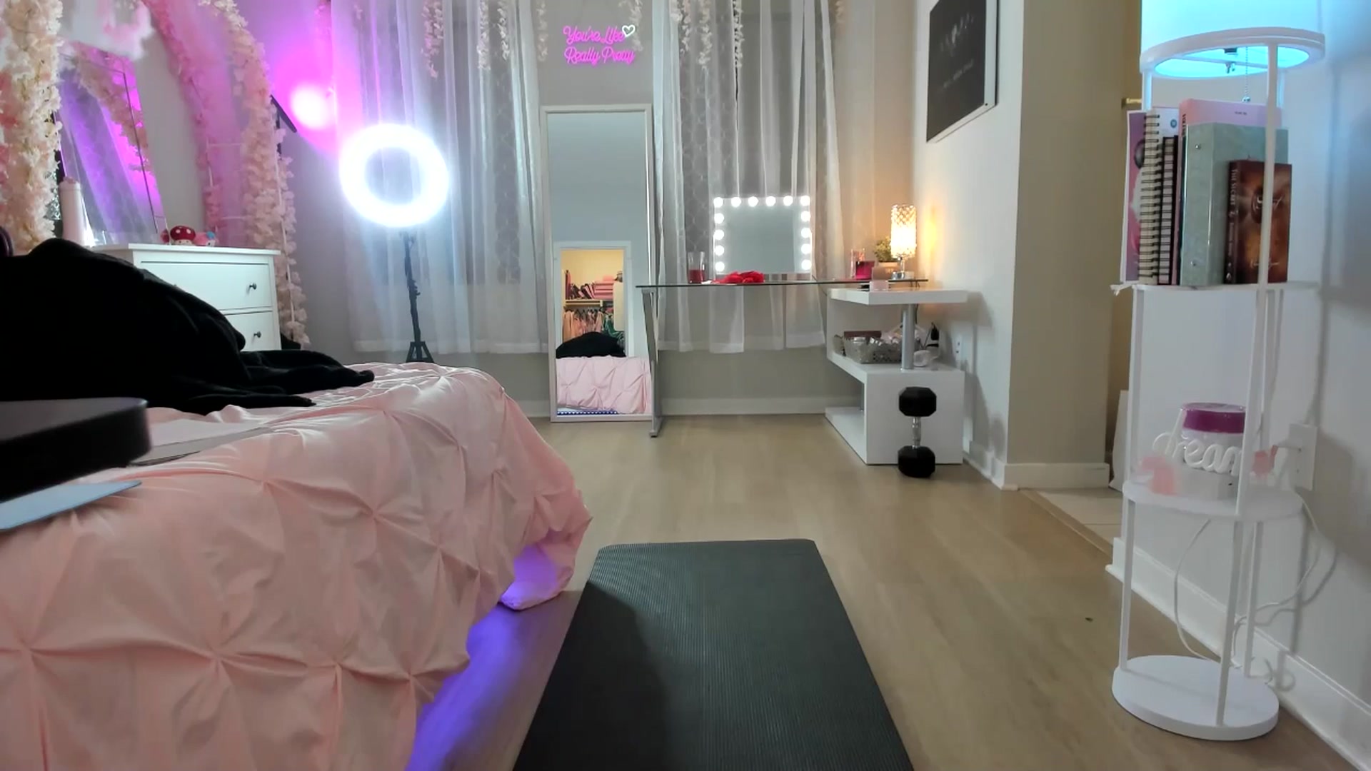 Gallery image thumbnail from BrinaNellie_'s myfreecams stream on, 12/23/2024, 06:01 image 10 of 20