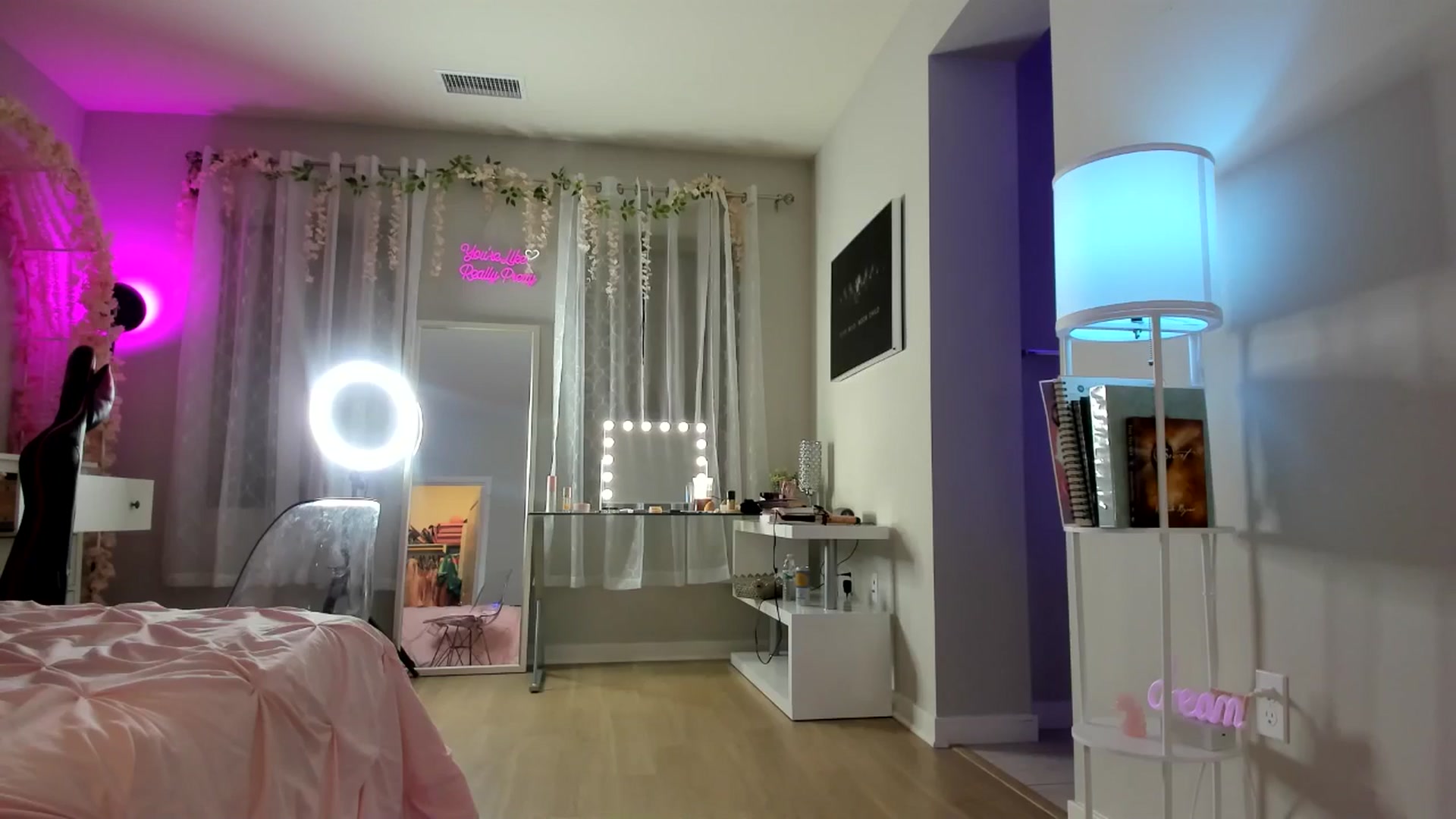 Gallery image thumbnail from BrinaNellie_'s myfreecams stream on, 12/27/2024, 11:07 image 10 of 20