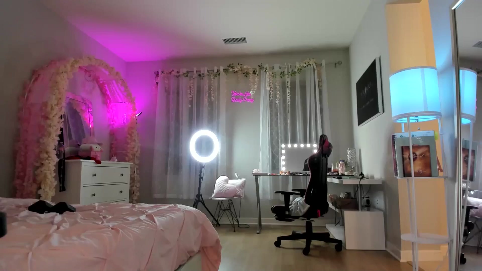 Gallery image thumbnail from BrinaNellie_'s myfreecams stream on, 12/30/2024, 04:37 image 8 of 20