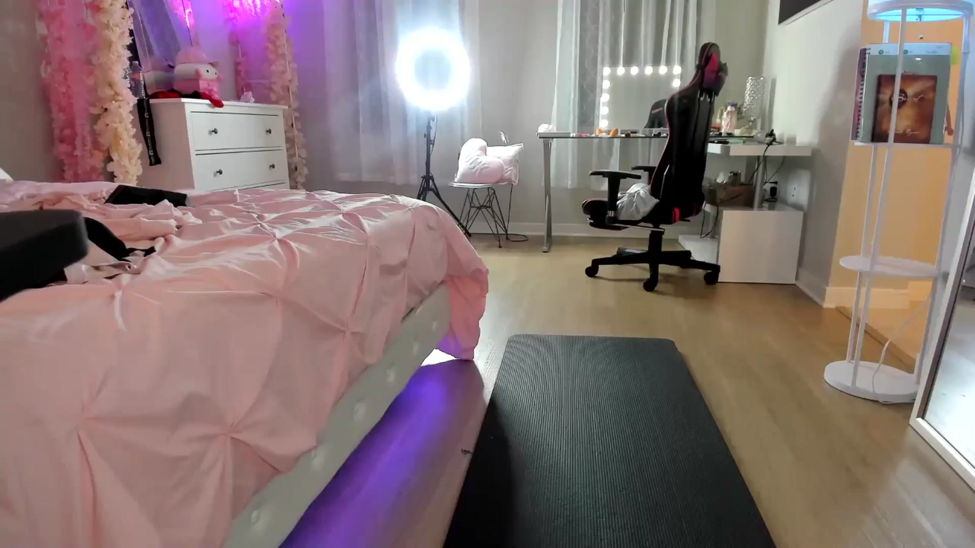 Gallery image thumbnail from BrinaNellie_'s myfreecams stream on, 12/30/2024, 05:30 image 16 of 20