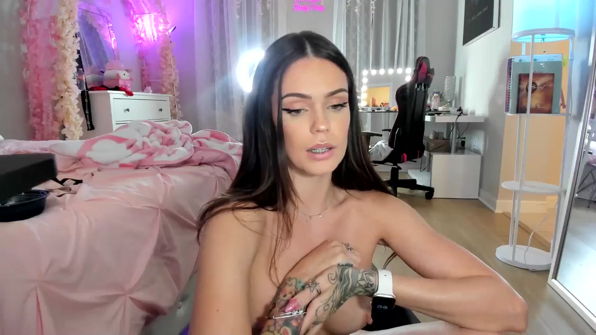 Gallery image thumbnail from BrinaNellie_'s myfreecams stream on, 12/30/2024, 08:05 image 9 of 20