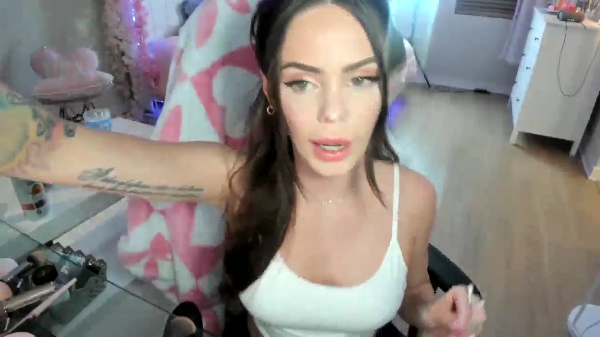 Gallery image thumbnail from BrinaNellie_'s myfreecams stream on, 01/13/2025, 04:00 image 8 of 20