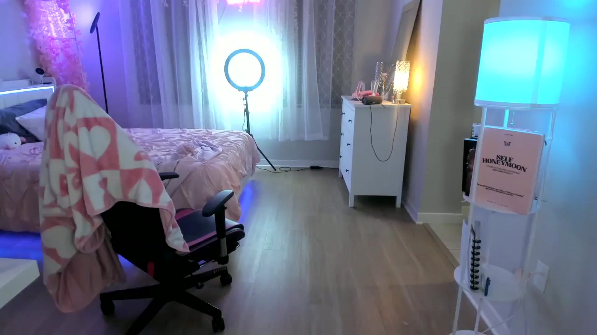 Gallery image thumbnail from BrinaNellie_'s myfreecams stream on, 01/13/2025, 11:17 image 8 of 20