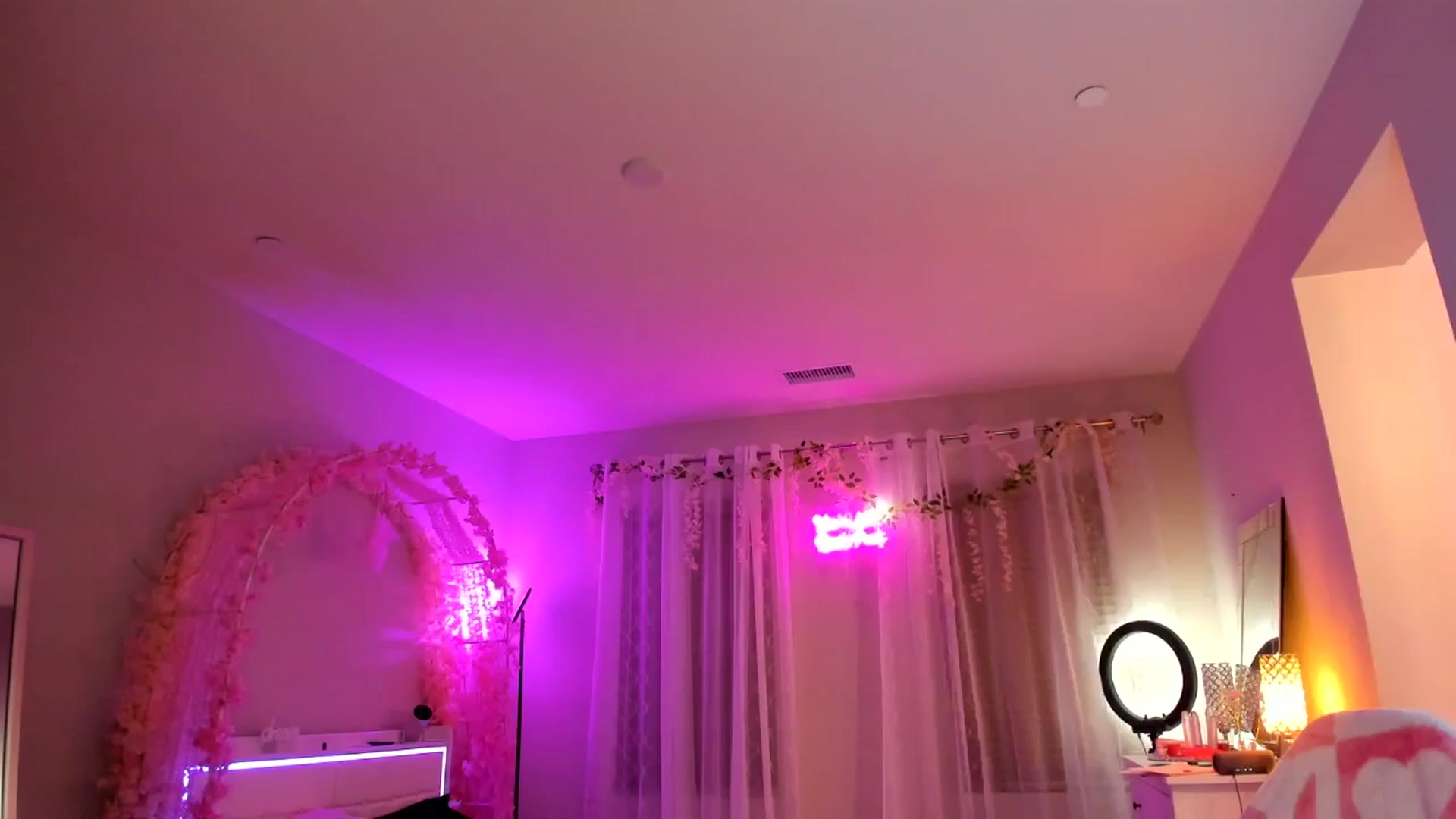 Gallery image thumbnail from BrinaNellie_'s myfreecams stream on, 01/17/2025, 08:23 image 12 of 20