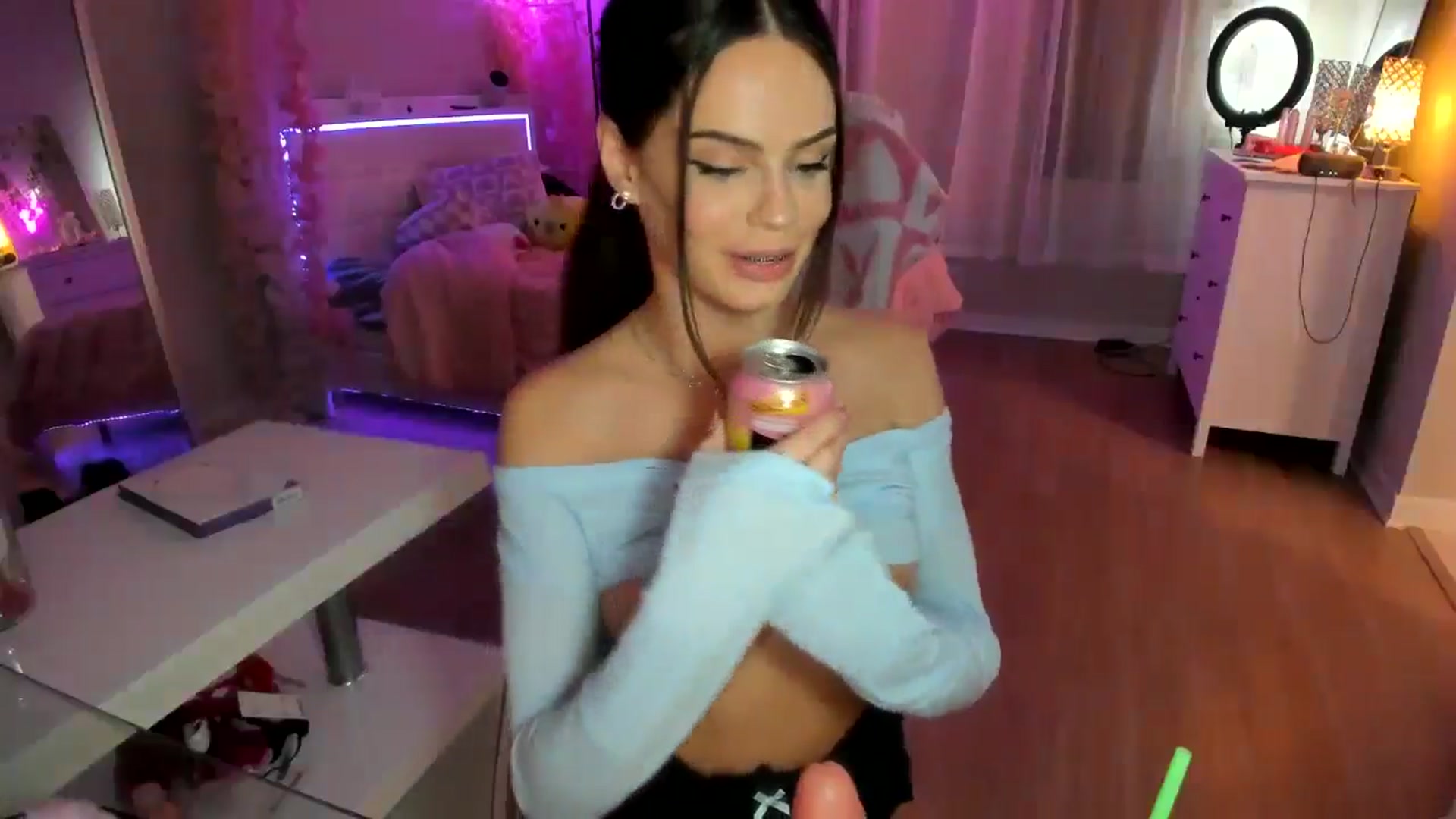 Gallery image thumbnail from BrinaNellie_'s myfreecams stream on, 01/17/2025, 08:23 image 17 of 20
