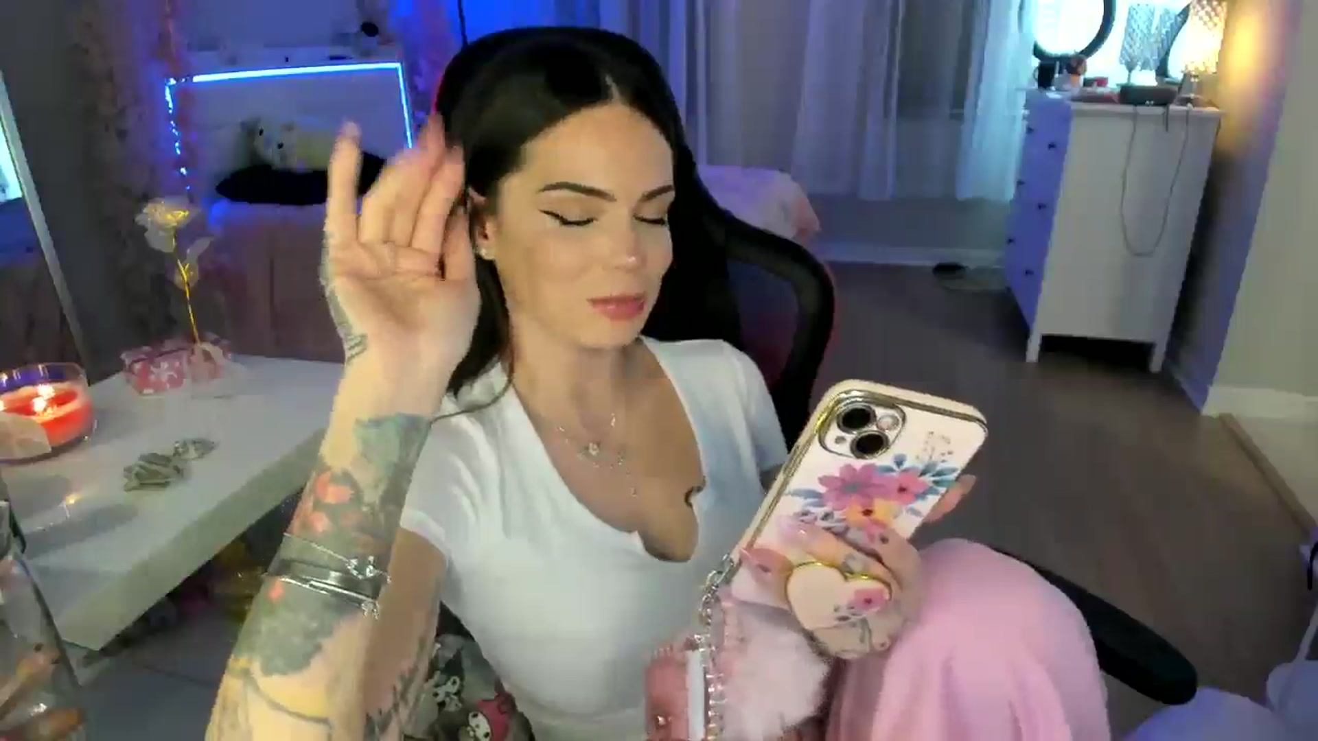 Gallery image thumbnail from BrinaNellie_'s myfreecams stream on, 01/19/2025, 10:48 image 8 of 20