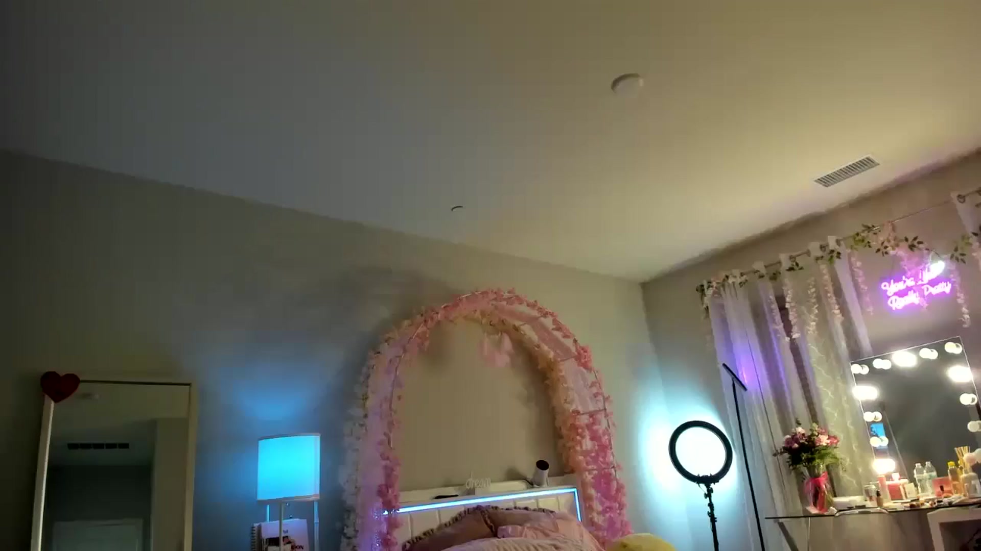 Gallery image thumbnail from BrinaNellie_'s myfreecams stream on, 02/04/2025, 09:14 image 7 of 20